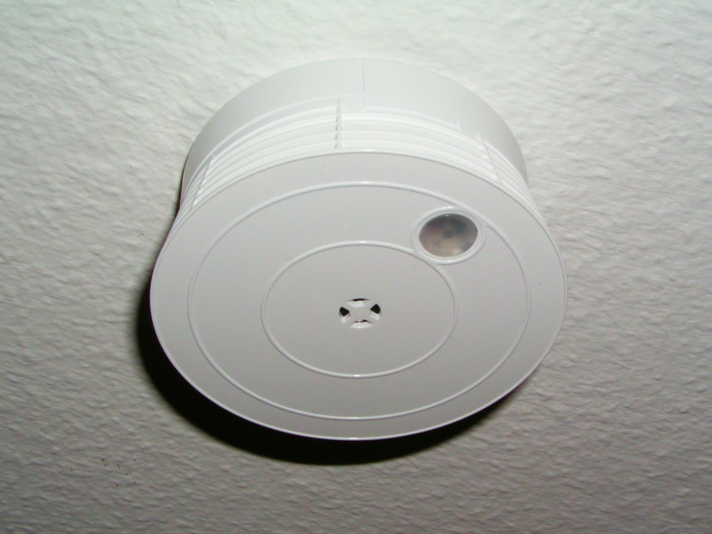 electric smoke detector for fireproofing at home